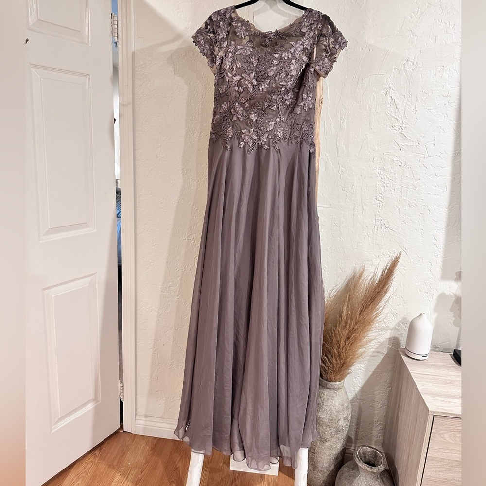 La Femme Floral Embroidery Chiffon Column Gown Dress 29235 Dark Mauve in 6 NWOT - Picture 3 of 7